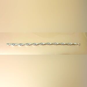 Elegant Solid 14 K Gold Marked Modernist Geometric Artisan Crafted Bracelet